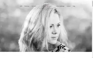 Laurakmoore.com Screenshot 2024-05-12 17:02:02